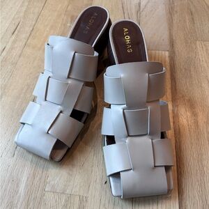 Sz 41 Alohas wooden heel mule. Almost new!